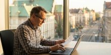 Nettolohn in Österreich berechnen: Brutto, Abzüge und Steuer im Überblick